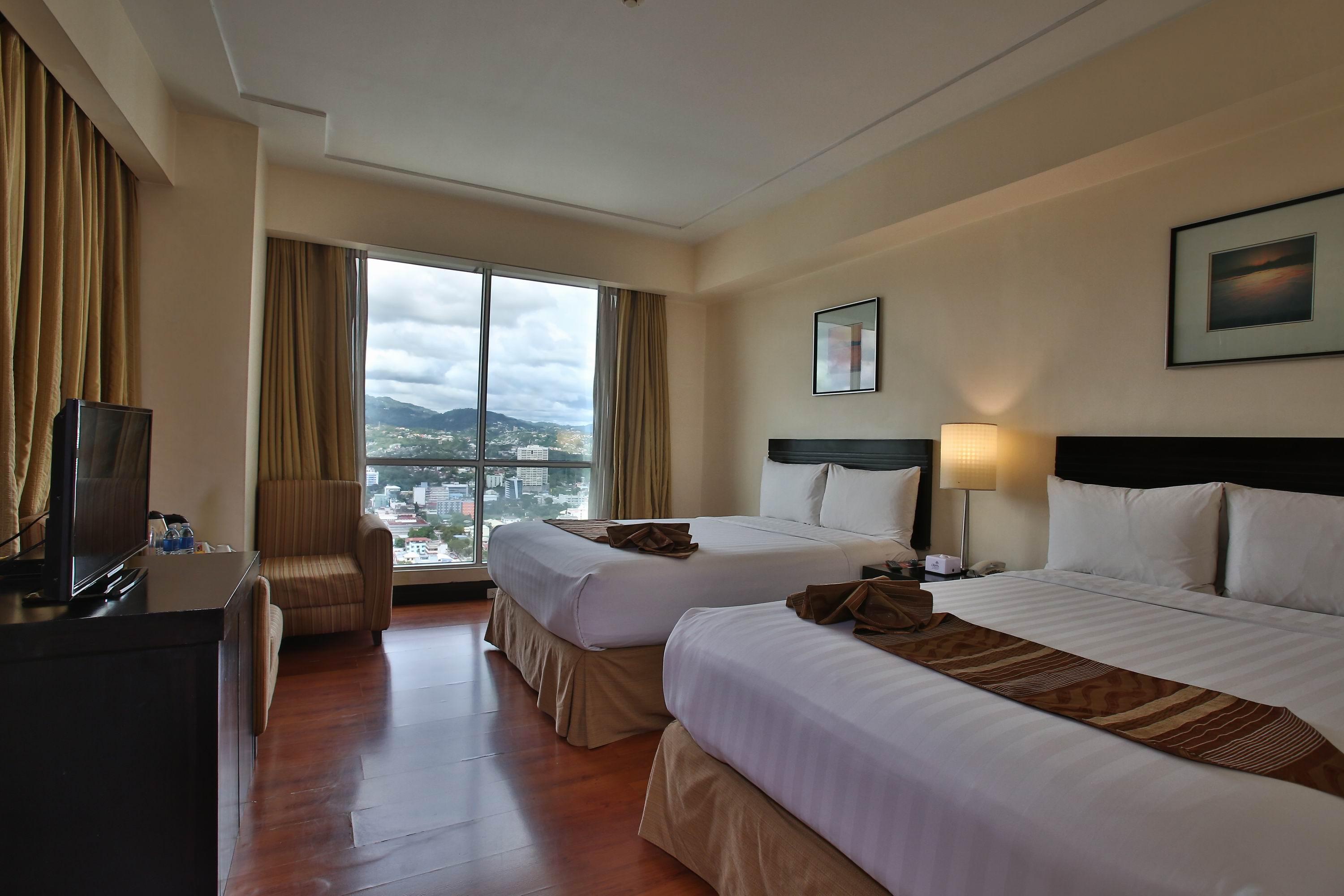 Crown Regency Hotel & Towers Cebu Exterior photo