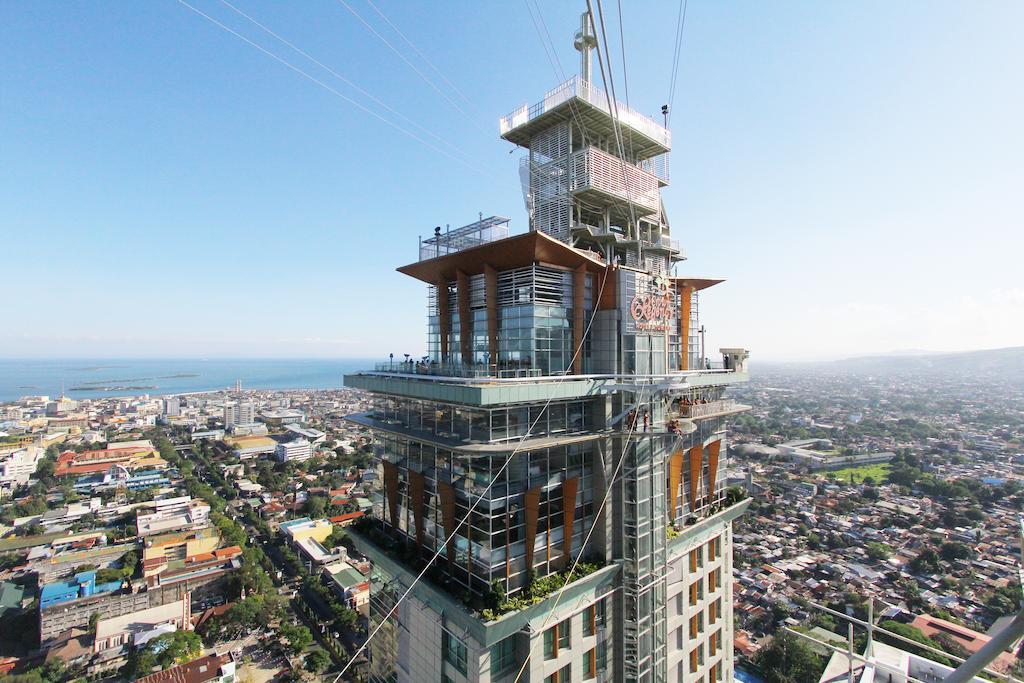 Crown Regency Hotel & Towers Cebu Exterior photo